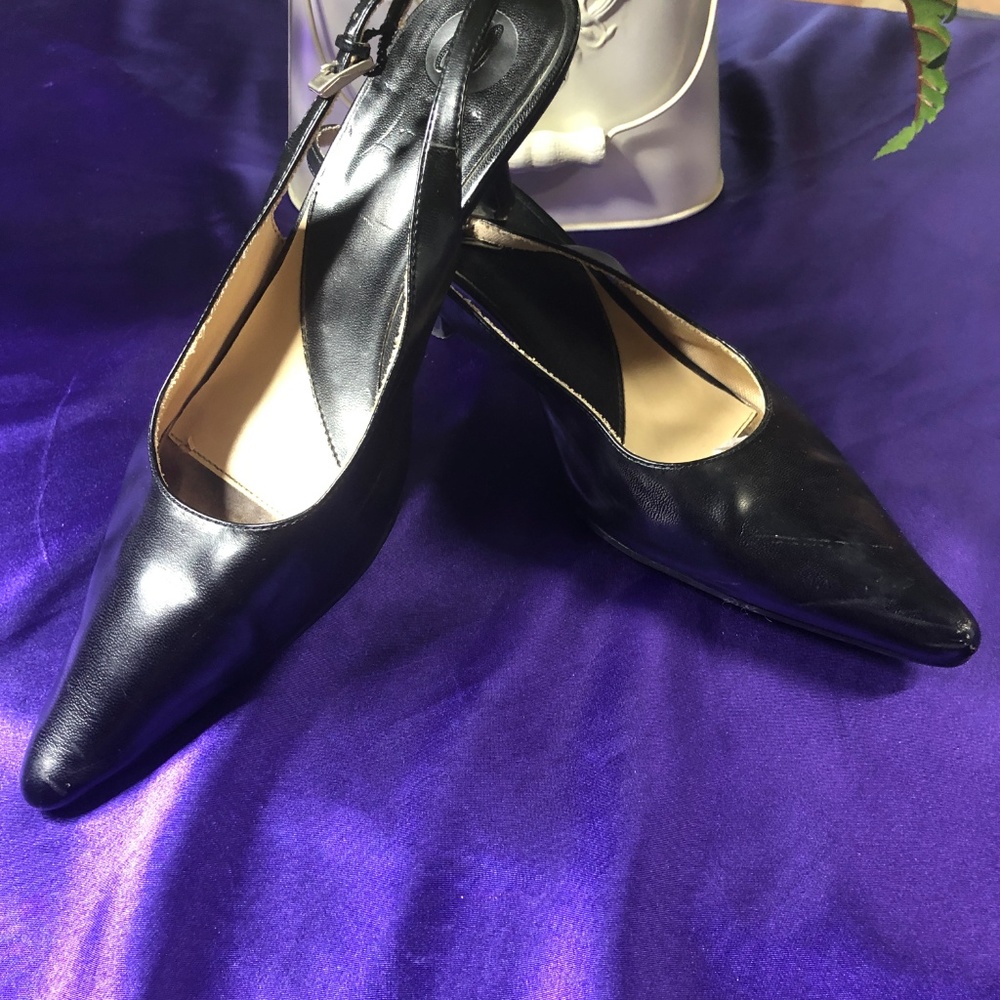 💎 Donna Lawrence Classic Sling-back pumps